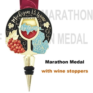 ผู้ผลิตขายส่งเหรียญรางวัลกีฬา 3 มิติ รูปทรงจุกขวดไวน์ ทำจากโลหะ ชุบทองโบราณ แบบเลียนแบบ สำหรับงานวิ่งฮาล์ฟมาราธอน 5 กิโลเมตร รับทำตามสั่ง - Product Image 2