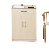 Meuble de rangement mural compact pour cuisine, idéal pour le stockage de thé, de vaisselle et de préparation des repas dans les restaurants