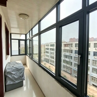 Ventana Abatible de Aluminio con Triple Acristalamiento y Mosquitera