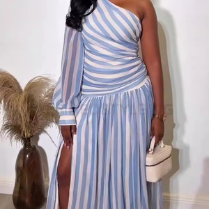 Nueva Colección de Verano: Vestidos Largos de Moda para Mujer, Estilo Africano, con Rayas, Un Hombro Descubierto y Abertura Lateral - Product Image 2