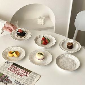Assiette de dessert ronde élégante Barx, style rétro français, en porcelaine haut de gamme, sous glaçure, à motif uni, jetable, pour fêtes - Product Image 1