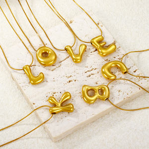 Collar de Moda con Cadena de Acero Inoxidable Chapada en Oro de 18K y Bonito Colgante de Burbuja de Globo Estilo Q, Collar de Mujer con 26 Letras - Product Image 3