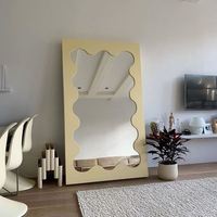 Miroir pleine longueur tendance style nordique, idéal pour chambre et salon, parfait pour la maquillage