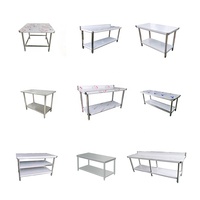 Tables de travail de buffet industrielles en acier inoxydable à trois niveaux avec revêtement autonettoyant, capacité robuste pour la restauration en cuisine