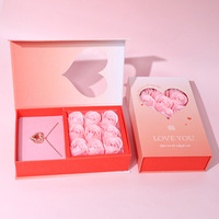 Boîte à bijoux en forme de cœur avec fleurs préservées, étui à collier de luxe, boîte cadeau élégante pour la Saint-Valentin, les mariages, les anniversaires et les événements romantiques