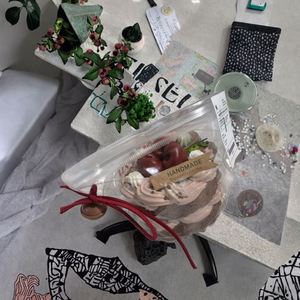 ของเล่นบีบเนื้อนุ่มรูปเค้กครีมทาบาแบบสมจริง ซีรีส์ของเล่นบีบสุดเหนียว ทำจากซิลิโคนเกรดอาหาร ช่วยคลายเครียด เหมาะสำหรับวัยรุ่นและผู้ใหญ่ - Product Image 3