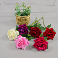 Bestseller Einzelne Samt-Rose Künstliche Blumen Großpackung Hochzeitsarrangement Tischdekoration Dekorative Langstiel-Rote Rose