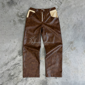 Pantalones de cuero sintético de cintura alta vintage con diseño de logotipo de diamantes de imitación personalizados, estilo streetwear, holgados y apilados - Product Image 1