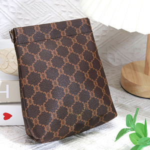 Bolso de Cuero de Alta Gama con Detalles Metálicos, Reciclable, Personalizable con Diseño Gratuito, para Perfume y Maquillaje, en Cuero PU - Product Image 1