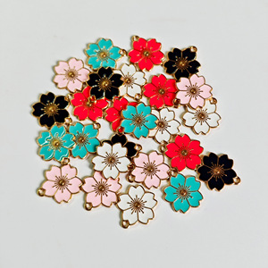 Pendentifs en alliage de fleurs de cerisier, breloques à cinq pétales, accessoires de bijoux pour collier, porte-clés, breloque de téléphone, cadeau unisexe - Product Image 2