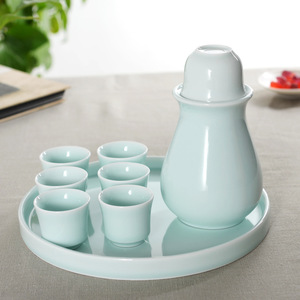 Juego de vino de cerámica Celadon con bandeja, jarra de porcelana y seis tazas para licores y vino amarillo. - Product Image 1