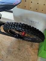 Plateforme de moto XE PRO S Enduro pour la conduite tout-terrain récréative, performances supérieures à la Sur-Ron Ultra Bee.