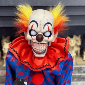 Décoration de clown lumineuse animée avec des yeux LED rouges effrayants, accessoires pour maison hantée d'Halloween - Product Image 3