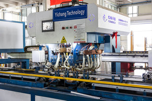 Ligne de production de panneaux d'étagères industriels, système de manutention automatique par robot de poinçonnage, pliage et soudage de tôles métalliques - Product Image 5