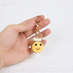 Portachiavi Artigianale a Forma di Ape, Ciondolo Ricamato con Motivo Animale Cartoon, Peluche Super Morbido ODM - Product Image 1