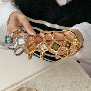 Nouvelle montre à cadran en forme de trèfle doré, montre-bracelet élégante et raffinée, style rétro, montre-bracelet à quartz pour femmes - Product Image 2