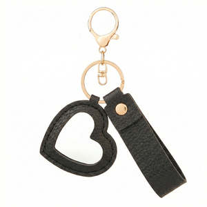 Espejo Compacto de Cuero PU con Forma de Corazón y Diseño de Litchi, Llavero con Espejo de Viaje Plegable Giratorio de Doble Cara - Product Image 6