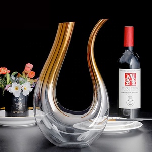 Carafe à vin en cristal soufflé à la main avec finition irisée pour aérer le vin, les spiritueux et les boissons lors de banquets de mariage - Product Image 6