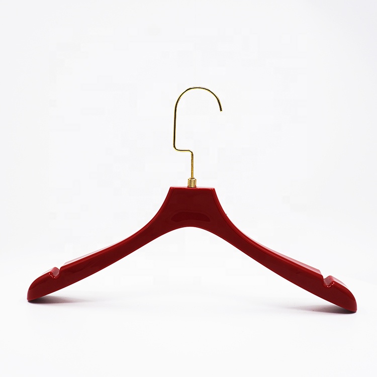 Натуральные Нескользящие блестящий красный деревянные вешалки для одежды изготовленные на заказ деревянные вешалки для одежды