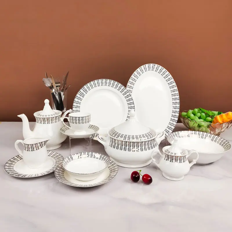 61 pcs Vintage Chinaware Tableware New Bone China Dinnerware Ceramic Dinner Plate Set Porcelain Luxury Dinnerware Dishes Sets