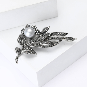 Nuova Spilla a Foglia Personalizzata in Lega con Strass, Gioiello da Donna Squisito e Lussuoso per Banchetti, Regalo Perfetto - Product Image 3