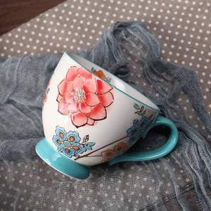 Tasse à café et à thé en céramique de style européen de 10 oz avec un motif de fleurs mignon en porcelaine pour les cadeaux d'affaires ou Noël - Product Image 3