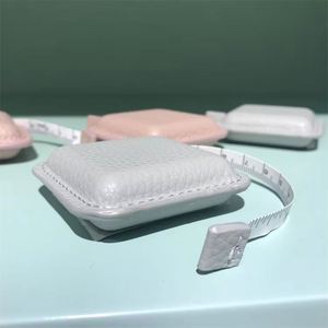 Ruban à mesurer promotionnel en cuir PU de 1,5 m (60 pouces) carré, couleur personnalisée, pour couture et mesure corporelle, fournisseur direct d'usine - Product Image 2