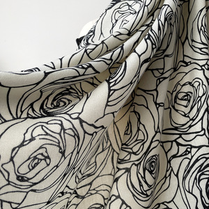 Écharpe en soie pour femmes, 90x90cm, imprimé rose, écharpe carrée, accessoire de mode multifonctionnel, cadeau - Product Image 2