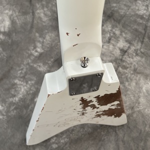 กีตาร์ไฟฟ้า <span class=keywords><strong>Flying</strong></span> <span class=keywords><strong>V</strong></span> สีขาวรุ่นใหม่ล่าสุด คัสตอม HH Pickup 6 สาย ตัวบอดี้ไม้มะฮอกกานีเมเปิล  ฟิงเกอร์บอร์ดไม้โรสวูด - Product Image 5