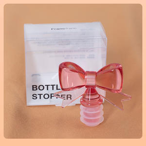 Tapón de vino de silicona con lazo de corazón para niña, tapón de vino tinto con diseño elegante - Product Image 1