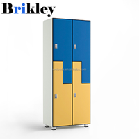 Solution de casier HPL grain de bois imperméable et durable de type Z, personnalisée en usine par Brikley, avec serrure RFID pour les installations sportives