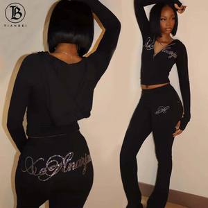 Completo Donna Due Pezzi 2025 con Giacca Zip, Maglietta, <span class=keywords><strong>Leggings</strong></span> e Pantaloni a Zampa Personalizzato con Logo in Strass - Product Image 1