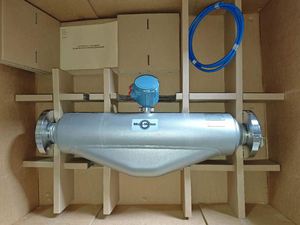 เครื่องวัดการไหลและความหนาแน่นแบบโคริโอลิส รุ่น CMFS010M - Product Image 3