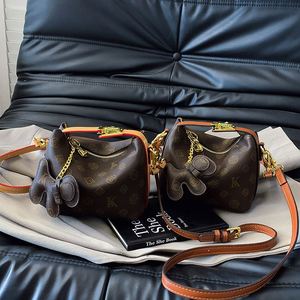 Bolso de lujo para mujer, de alta gama, bandolera, con exquisito patrón de flores vintage, pequeño bolso de mano tipo dumpling, elegante y cuadrado. 1006 - Product Image 6