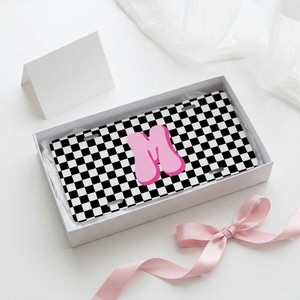 Placa de Matrícula Delantera de Aluminio Personalizada con Acabado Brillante y Patrón a Cuadros para los Estados Unidos con Ajuste Universal - Product Image 2
