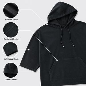 Sweat à capuche noir pour homme à manches trois quarts, coupe décontractée avec poche kangourou avant, idéal pour les collections streetwear décontractées - Product Image 4