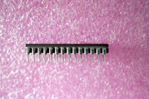 Puce mémoire PROM programmable CY7C271-55WMB, composant EPROM à programmation répétée pour réparation électronique - Product Image 5