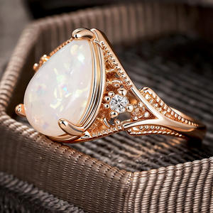 Anello A068 in Oro Rosa con Opale e Diamanti Laterali, Stile Vintage, Anello di Fidanzamento da Donna con Diamante Naturale Taglio a Pera - Product Image 5