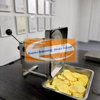 Machine voor het snijden van aardappelchips in golvende vorm