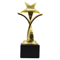 Socle en bois noir personnalisé Prix du meilleur partenaire avec étoile torsadée à cinq branches Trophée moderne en métal doré antique pour l'artisanat du métal