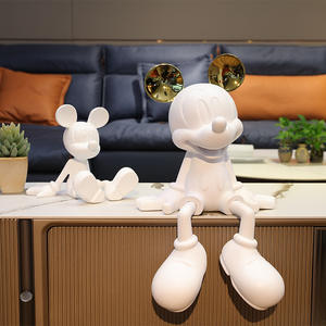 Modèle de bureau moderne <span class=keywords><strong>Mickey</strong></span> <span class=keywords><strong>Mouse</strong></span> Artisanat en résine Décorations douces de dessin animé pour enfants créatifs pour Noël Célébrité Internet - Product Image 1