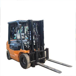 Montacargas Toyota 7FD Usado, 3 Toneladas, Mástil de 2 Etapas, Motor Diésel, Pocas Horas (0-2000), Altura de Elevación de 3000 mm, Motor con Rodamientos, Bien Mantenido - Product Image 1