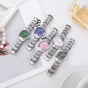 Montre élégante pour femme - Style business avec diamants, design classique, bracelet en acier, mouvement à quartz, modèle pour femme - Product Image 4