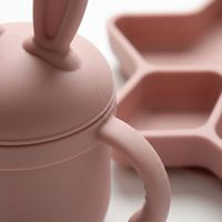 Ensemble d'alimentation pour bébé en silicone en gros avec assiette à ventouse en forme d'étoile, bol et cuillère-fourchette en bois pour tout-petit