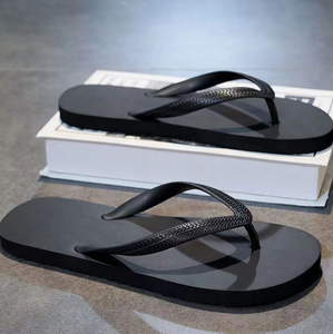 Chanclas de alta calidad, sandalias planas para hombre, sandalias para mujer, zapatos elegantes para hombre, zapatos casuales para caminar por la playa y al aire libre. - Product Image 1