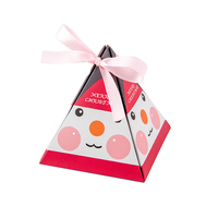 Boîte cadeau de cadeau de mariage en forme de pyramide recyclable boîte d'emballage triangulaire en papier d'art d'impression à l'encre de soja personnalisée