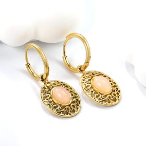 Boucles d'oreilles personnalisées en pierre naturelle, vente en gros, bijoux en acier inoxydable étanche plaqué or 18 carats, créoles géométriques rondes - Product Image 5