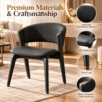 Chaise de salle à manger de luxe en cuir microfibre avec dossier incurvé brodé et pieds en bois – Chaise d'appoint moderne pour hôtel, restaurant (vente en gros)