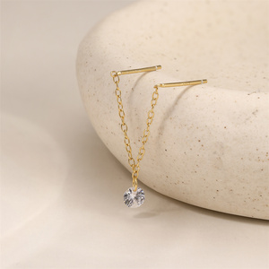 Pendiente de Plata de Ley S925 Chapado en Oro Premium con Circonita Cúbica de Base Plana, Joyería Fina Minimalista para Cartílago para Mujer - Product Image 5