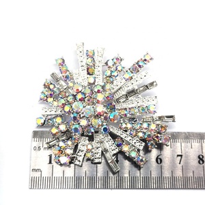 Broche en cristal avec strass <span class=keywords><strong>Aurore</strong></span> <span class=keywords><strong>Boreale</strong></span>, grand ton argenté Broche de bouquet de fleurs pour gâteau de mariage Broches à la mode pour femmes - Product Image 4